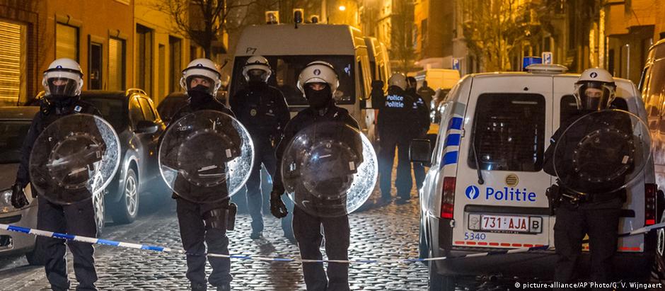 Operação policial no bairro de Bruxelas onde Salah Abdeslam foi detido