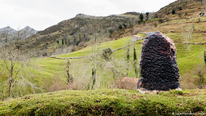 Stone monument in a field copyright: Martinez-Conde