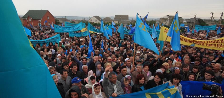 Em 2014, tártaros da Crimeia celebram 70 anos da deportação pelos soviéticos: uma manifestação hoje proibida