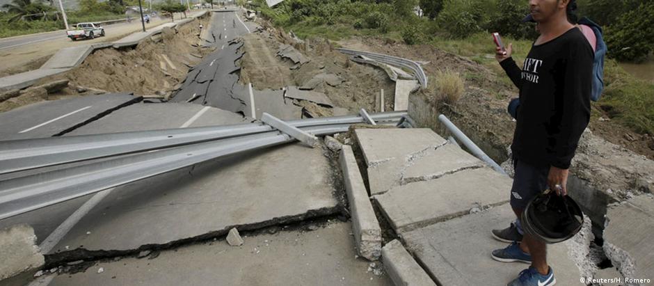 Danos causados pelo terremoto de 16 de abril no Equador