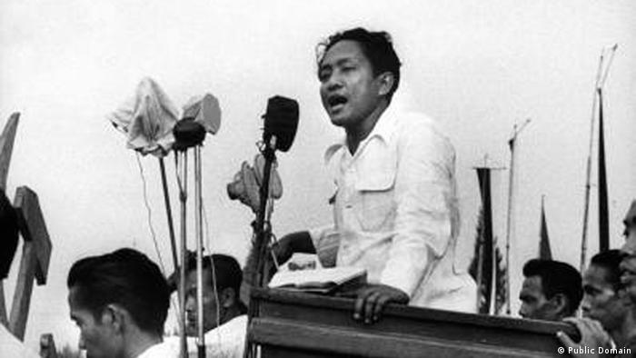 Indonesien Aidit bei PKI-Wahlveranstaltung 1955