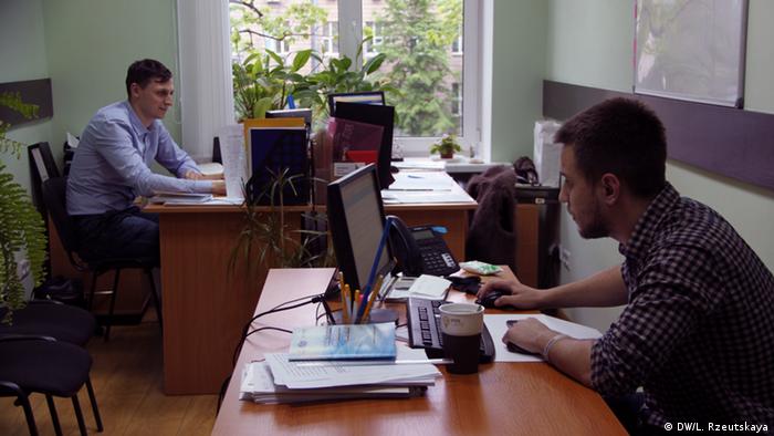 Координаторы ProZorro в министерстве экономического развития и торговли Украины, следят чтобы система функционировала без сбоев