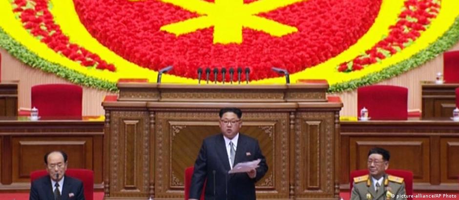 Kim Jong-un durante discurso no 7º Congresso do Partido dos Trabalhadores