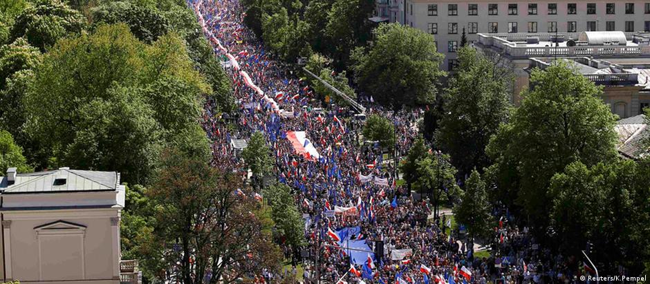 O protesto já é considerado pela imprensa local o maior da história da Polônia desde a queda da Cortina de Ferro