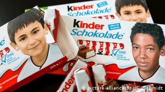 Киндер шоколад със снимки на Боатенг и Гюндоган като деца