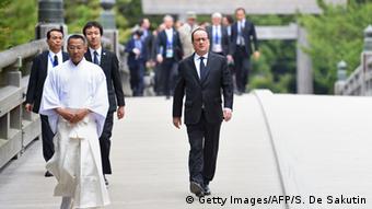 Τη στήριξή του προς το πρόσωπο του πρωθυπουργού Βαλς εξέφρασε ο γάλλος πρόεδρος από την Ιαπωνία