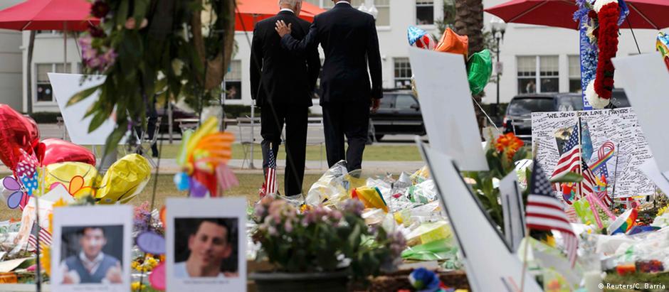 Presidente dos EUA, Barack Obama, e o vice Joe Biden no memorial às vítimas do atentado de Orlando