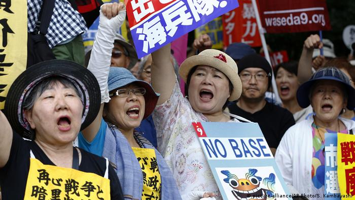 Milhares protestam contra presença militar dos EUA em Okinawa