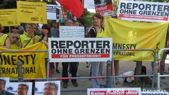 Διαδήλωση της Διεθνούς Αμνηστίας μπροστά από την τουρκική πρεσβεία στο Βερολίνο 