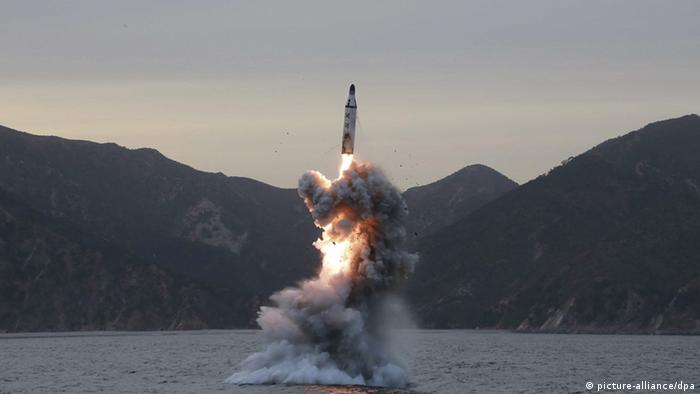 Coreia do Norte lança míssil a partir de submarino