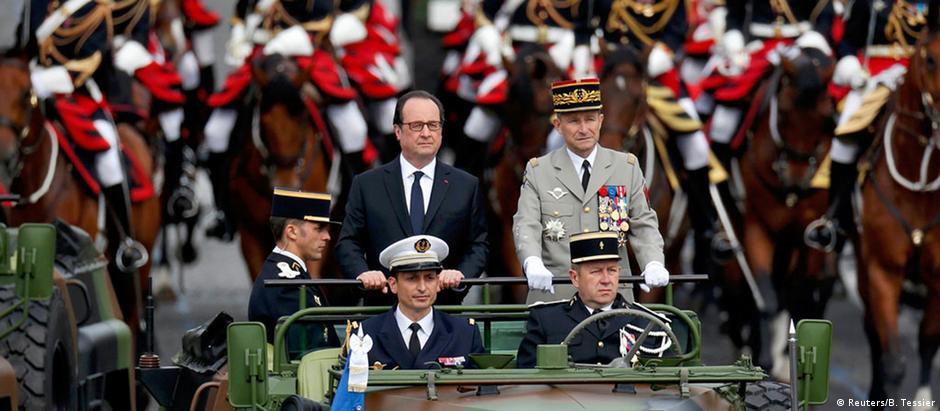 François Hollande em tradicional desfile no Dia da Bastilha