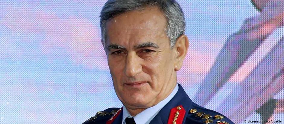 Akin Öztürk em foto de dezembro de 2013