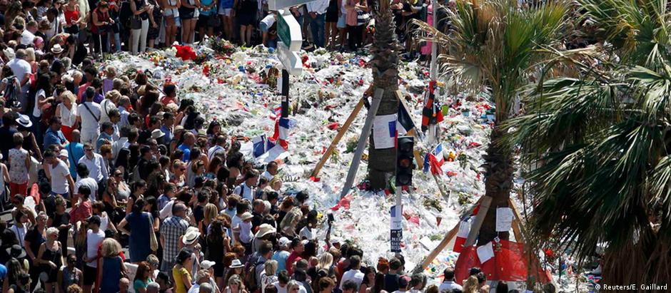 Minuto de silêncio em Nice em memória das vítimas do atentado