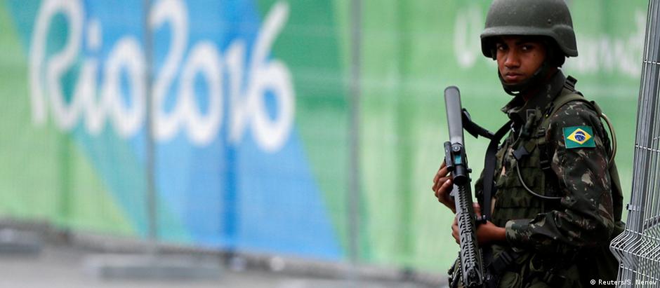 Militares nas ruas do Rio: segurança para uns, mau sinal para outros