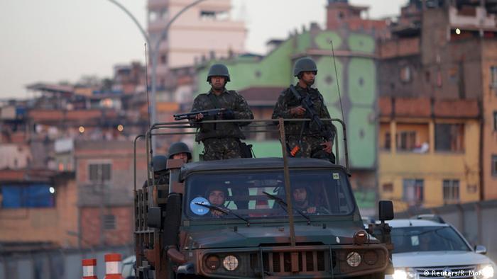 Brasil: Exército começa a patrulhar ruas do Rio