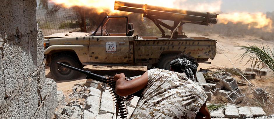 Forças pró-governamentais na Líbia lançam ataques contra EI em Sirte desde maio