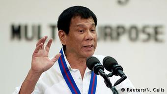 دوترته، رئیس جمهور فیلیپین «به اعضای جوخه مرگ سفارش قتل شمار زیادی از مخالفان و اعضای باندهای بزهکار را داده است»