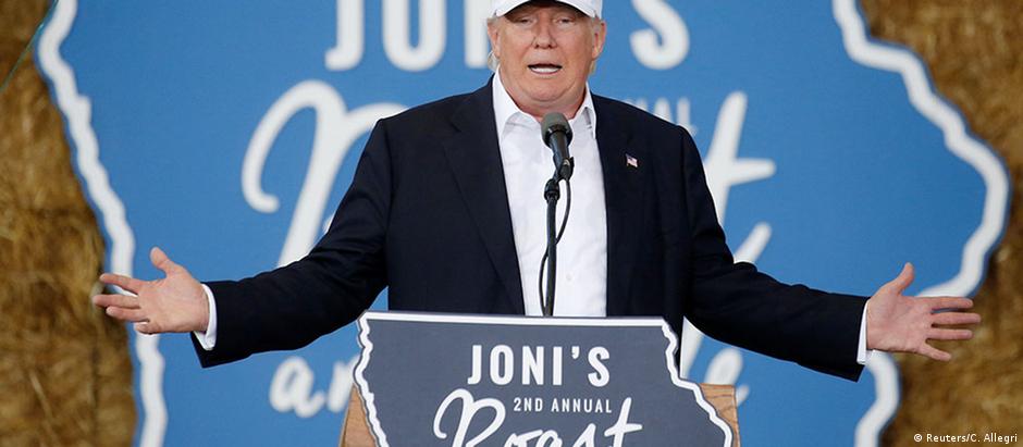 Donald Trump durante comício em Des Moines, Iowa, neste sábado