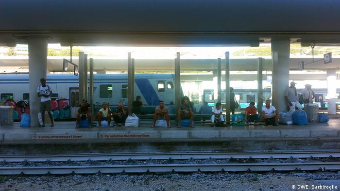 people waiting at train station

Copyright: Emanuela Barbiroglio