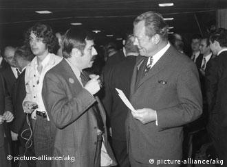 O Γκύντερ Γκρας με τον Βίλλυ Μπραντ το 1971