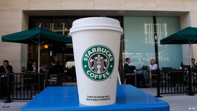Μπορεί η Starbucks να εξυπηρετεί την φιλοσοφία coffee to go αλλά δημιουργεί και πολλά σκουπίδια. 