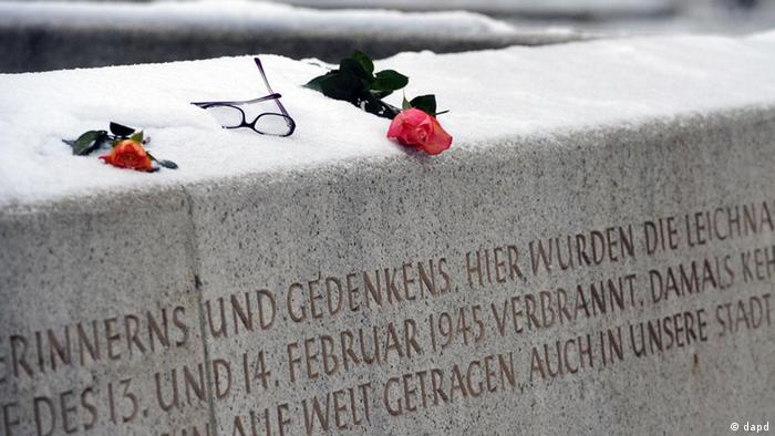 Monumento de recuerdo en el cementerio Heidefriedhof de Dresde a las víctimas civiles de los bombardeos del 13 de febrero de 1945 en la II Guerra Mundial. 