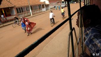 Guinea-Bissau Bissau Menschen in der Hauptstadt (AP)