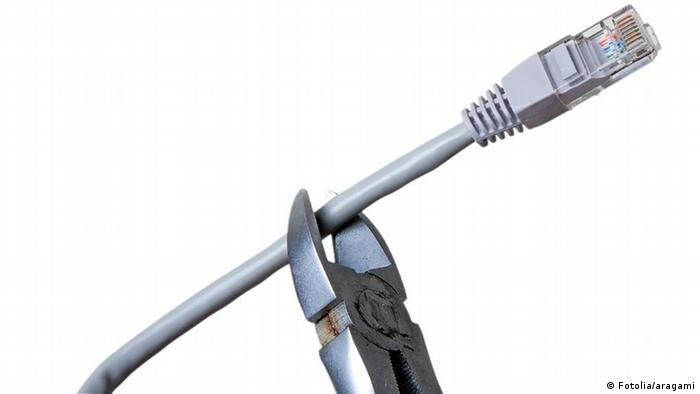 Symbolbild Internet Sabotage Kabel durchschneiden (Fotolia/aragami)
