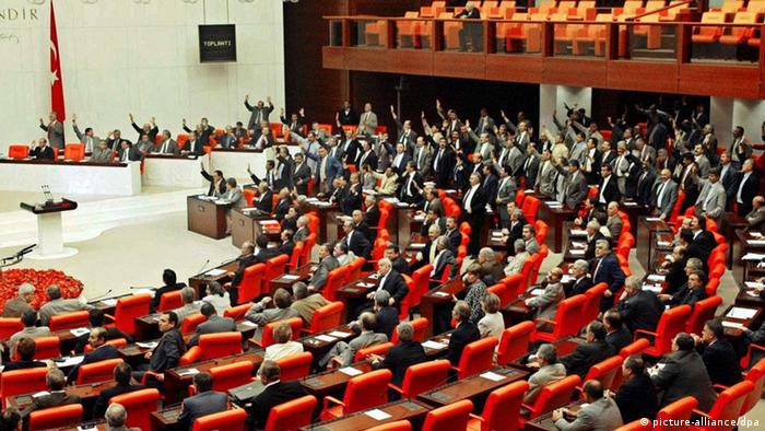 Türkei schafft Todesstrafe ab (picture-alliance/dpa)