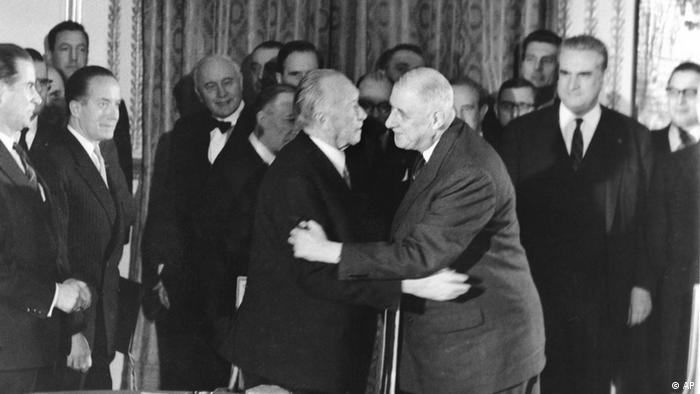El 22 de enero de 1963, Konrad Adenauer (izq.) y Charles de Gaulle (der.) firmaron el Tratado del Elíseo. 