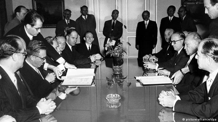 10 септември 1952: Конрад Аденауер и Моше Шарет подписват Люксембургското споразумение