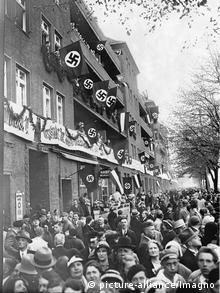 Украшенные улицы первомайского Берлина. 1933 год