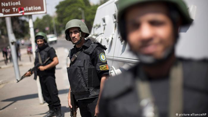 Symbolbild zum Thema Sinai Anschlag auf ägyptische Polizisten (picture-alliance/AP)