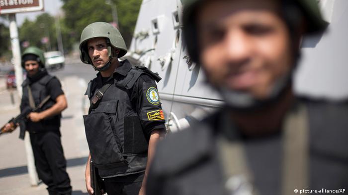 Symbolbild zum Thema Sinai Anschlag auf ägyptische Polizisten (picture-alliance/AP)