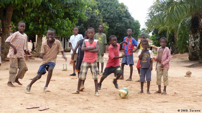 Straßenfußball Meisterschaft Guinea (DW/B. Darame)