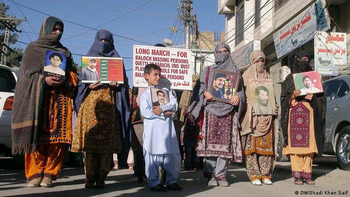 Pakistan Demonstration für vermisste Angehörige in Queeta (DW/Shadi Khan Saif)