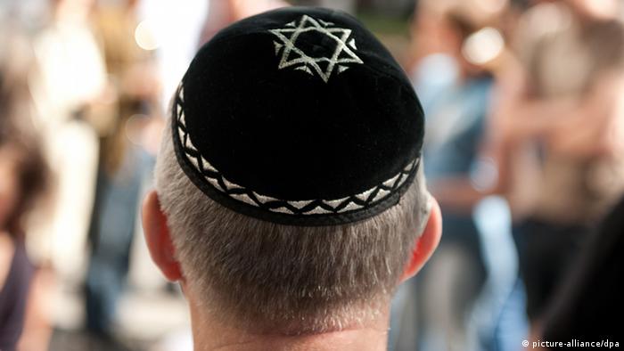 Zum Thema - Online-Umfrage - Juden in Europa sehen wachsenden Antisemitismus (picture-alliance/dpa)