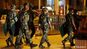 China Bewaffnete Polizisten in Xinjiang (Reuters)