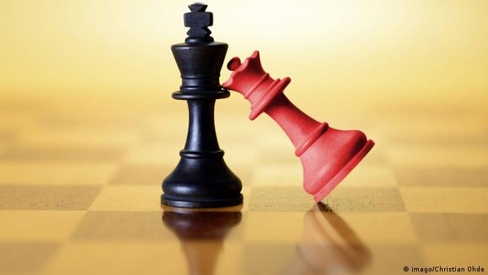 Koalitionsverhandlungen Symbolbild Schachfiguren OVERLAY