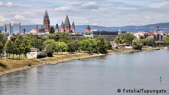 Pogled na Mainz s druge strane Rajne (Fotolia/Tupungato)