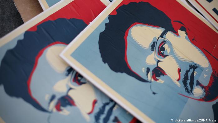 Постер с портретом Эдварда Сноудена
