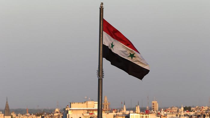 Syrien Flagge in Damaskus (picture-alliance/dpa)