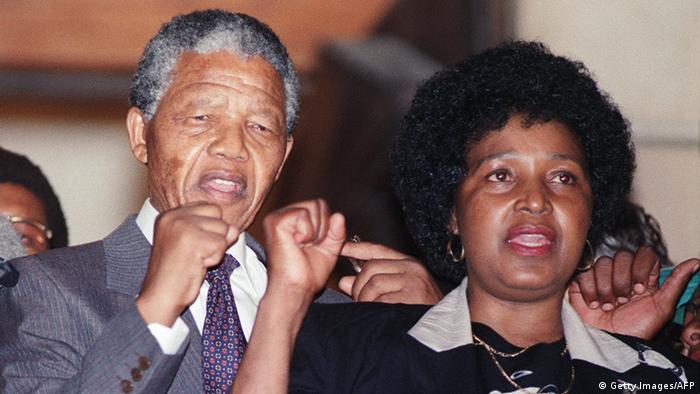 Nelson und Winnie Mandela (Getty Images/AFP)