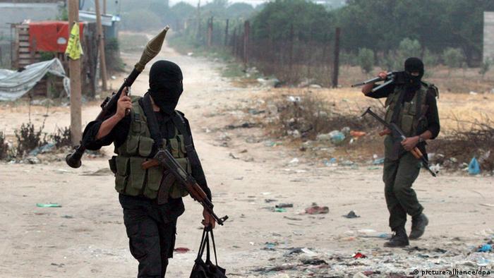 Nahostkonflikt Israel Palästina Hamas Kämpfer ARCHIVBILD 2008 (picture-alliance/dpa)
