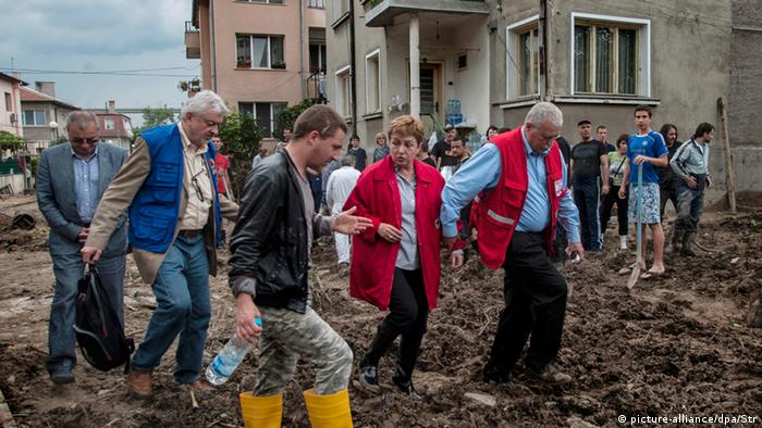 След наводненията през лятото на 2014 година: Кристалина Георгиева в Аспарухово