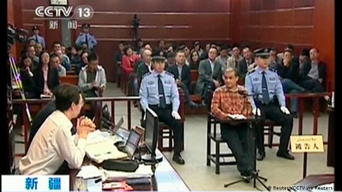 China Uigurien Menschenrechte Prozeß gegen Regimekritiker und Wirtschaftswissenschaftler Ilham Tohti in Urumqi (Reuters/CCTV via Reuters TV)