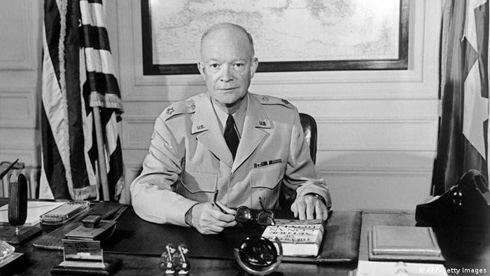 9 de março de 1957: EUA aprovam Doutrina Eisenhower