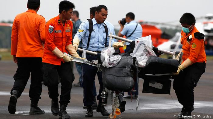 Suche nach AirAsia QZ8501 05.01.2015