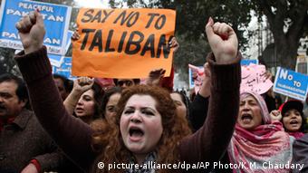 Pakistan Proteste gegen Taliban 5. Januar 2015 (picture-alliance/dpa/AP Photo/K.M. Chaudary)