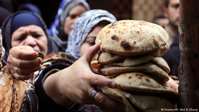 Ägypten Smart Card zum Brot Einkaufen (Reuters/M. Abd El Ghany)